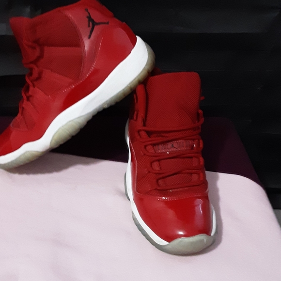 red jordans size 5